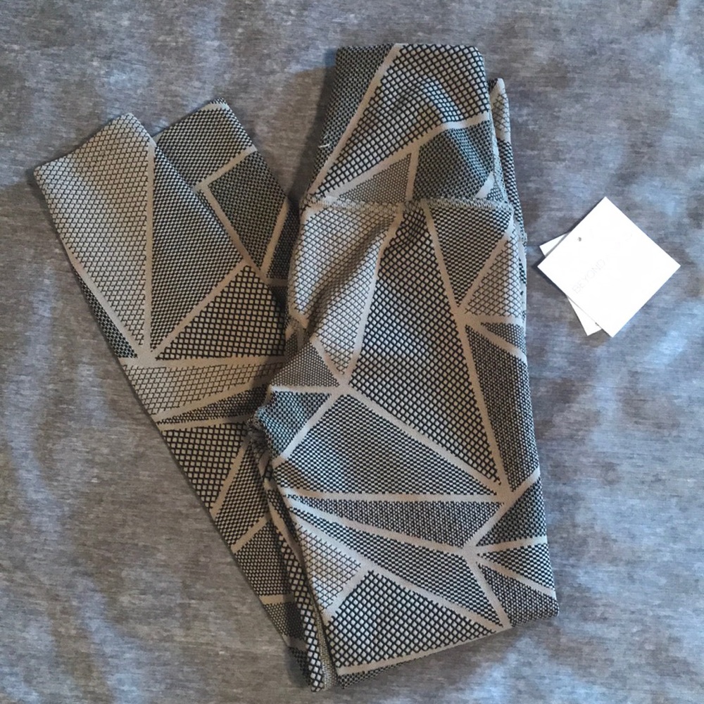 New Beyond Yoga Leggings Small